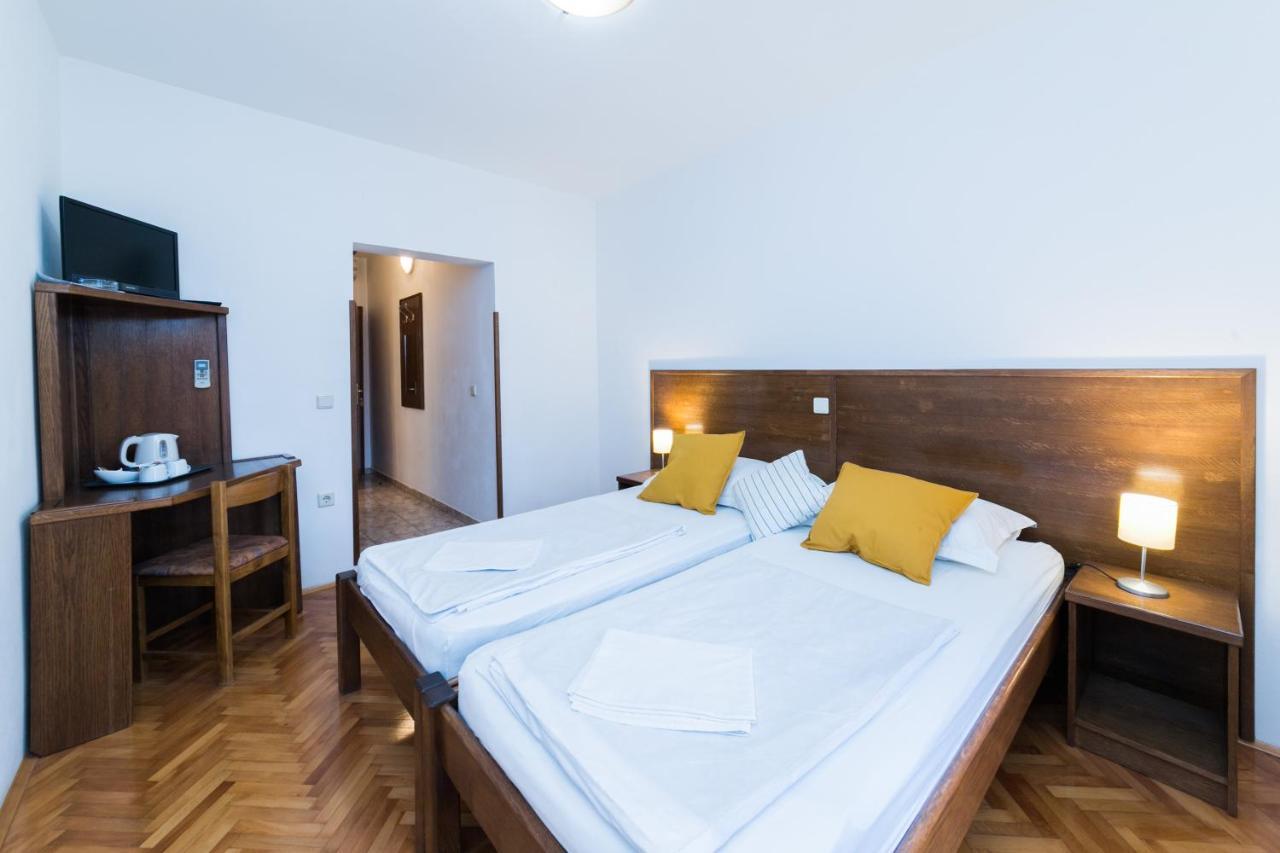 Mb Bed&Breakfast Pag Town Buitenkant foto